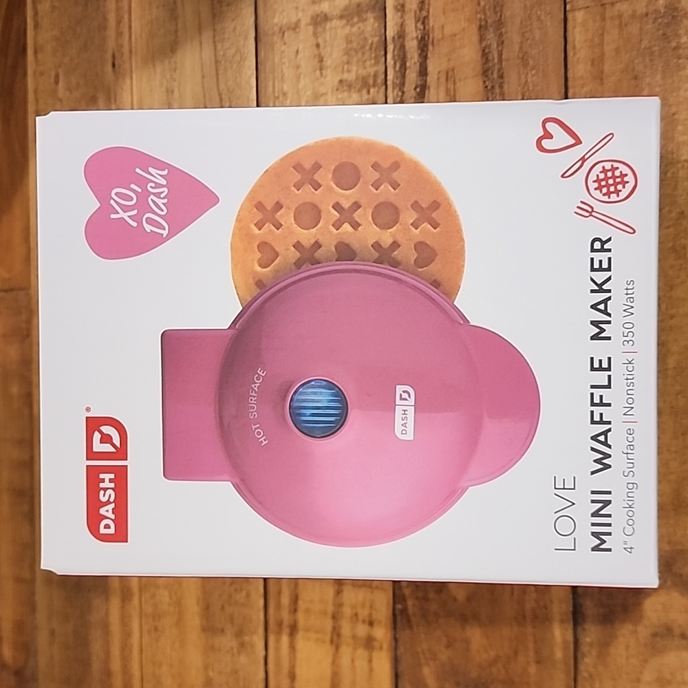 DASH, Love, Mini Waffle Maker in Pink